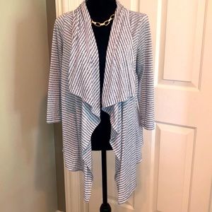 The Limited lightweight coverup. Size Medium EUC💙